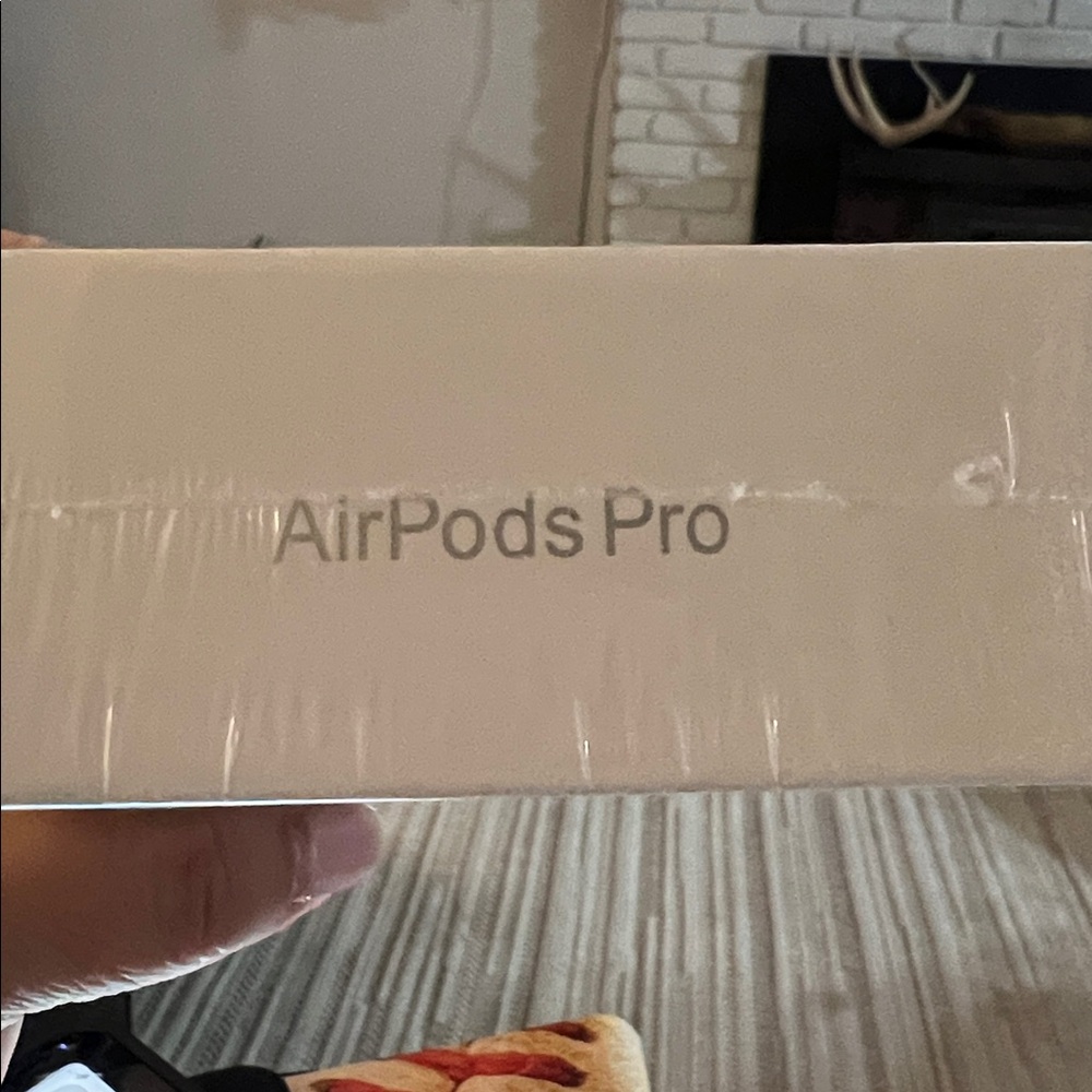 Apple White Wireless Earbuds with Charging Case - Picture 4 of 4